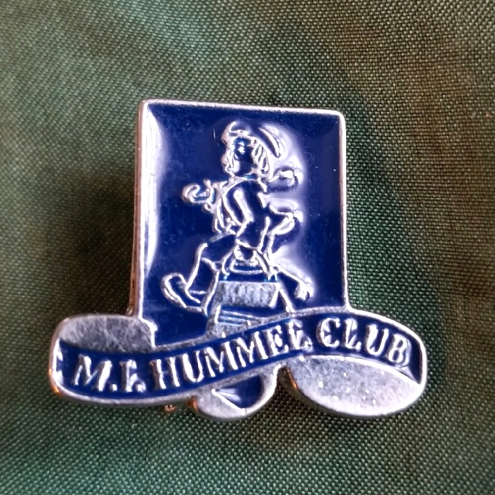 Hummel club pin blue enamel silver brooch MI M.I.
